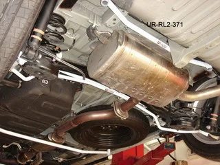 Rozpórka tylna dolna (Rear Lower Tiebar) 371 Ultra Racing Toyota Previa 06+ 2.4/3.5