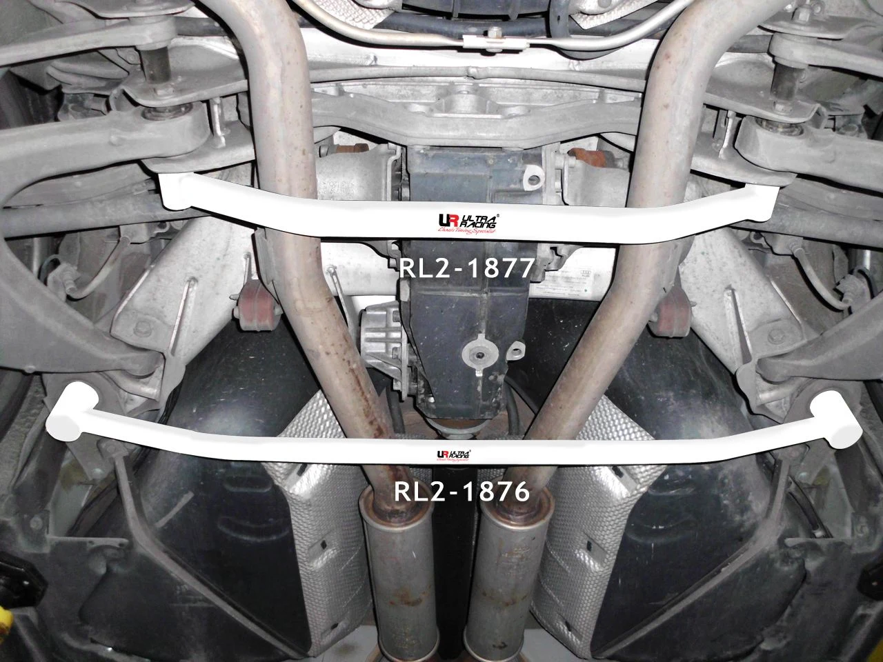 Rozpórka tylna dolna (Rear Lower Tiebar) 1876 Ultra Racing Audi A8/S8 03-10 D3