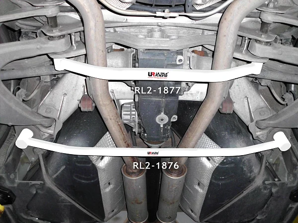 Rozpórka tylna dolna (Rear Lower Tiebar) 1876 Ultra Racing Audi A8/S8 03-10 D3
