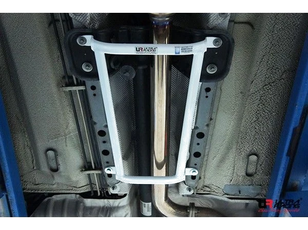 Rozpórka środkowa (Mid Lower Brace) 2879 Ultra Racing Ford Kuga 12+