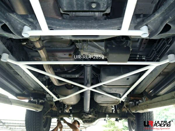Rozpórka tylna dolna (Rear Lower Bar) (2859) Ultra Racing Isuzu D-MAX (RT50) 2.5D/3.0D 4WD 12+