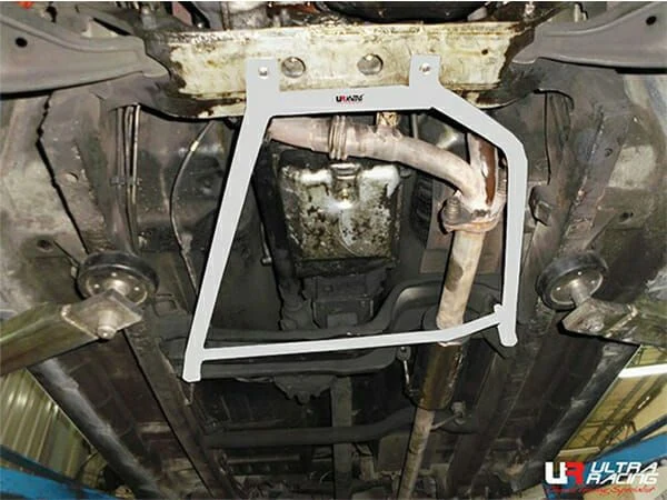 Rozpórka przednia dolna (Front Lower Brace) (2772) Ultra Racing Suzuki Vitara (ET) 2.0-H20A V6 4WD 88-98