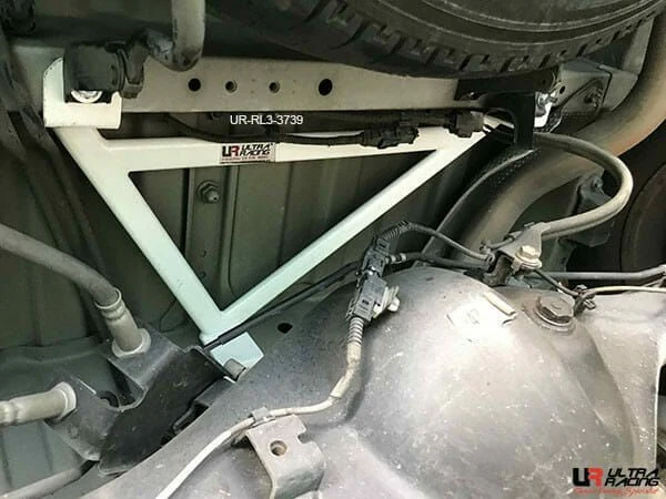 Rozpórka tylna dolna (Rear Lower Bar) (3739) Ultra Racing Toyota Hiace (H200) 2.0D/2.5D 2WD 04+