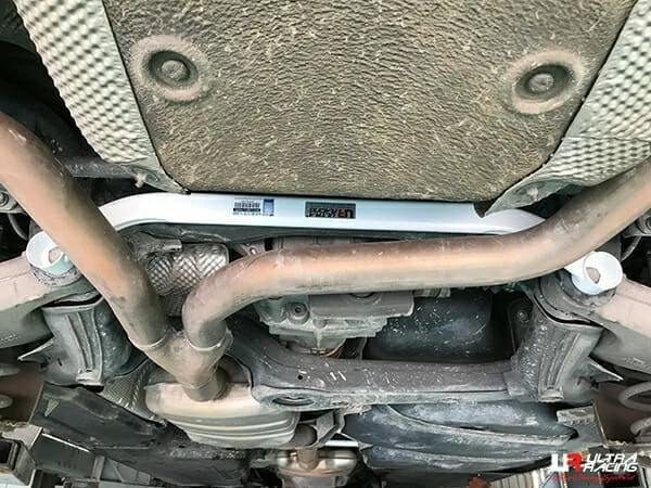 Rozpórka tylna dolna (Rear Lower Bar) (3018) Ultra Racing Audi Q5 (TYP 8R) 2.0 TFSI 09-17/SQ5 3.0 TDI 13-17 4WD
