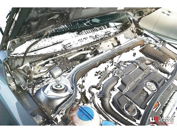 Rozpórka przednia (Front Upper Strut Bar)Ultra Racing Volkswagen Jetta 1K 05-10
