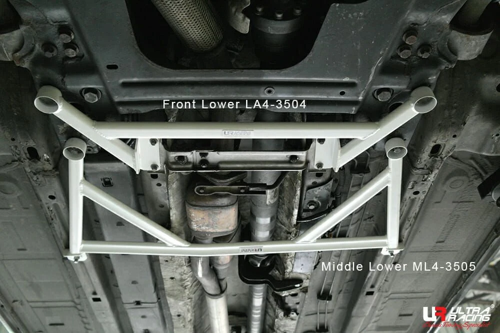 Rozpórka przednia dolna (Front Lower Bar) Ultra Racing Alfa Romeo 159 05+ / Brera