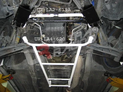 Rozpórka przednia dolna (Front Lower Tiebar) Ultra Racing Nissan Skyline R34 GTT 2WD