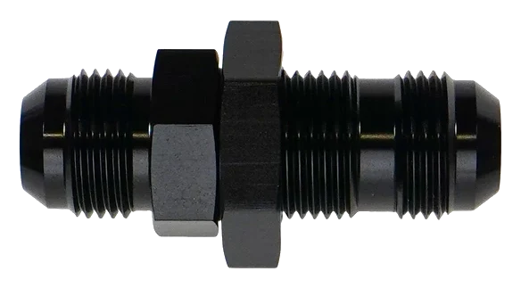 Przelotowy adapter prosty 10AN męski Flare z nakrętką DeatschWerks