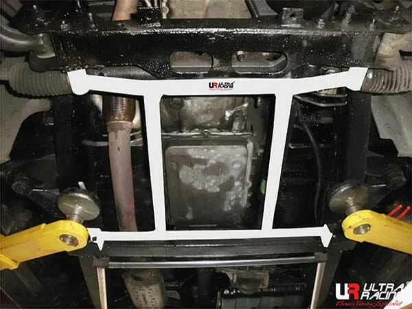 Rozpórka przednia dolna (Front Lower Brace) (2306) Ultra Racing Ssangyong Rexton I (Y200) 2.9D 4WD 01-06
