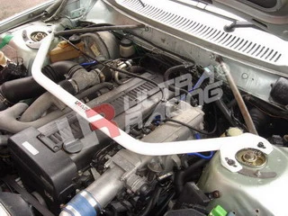 Rozpórka przednia (Front Upper Strut Bar)Ultra Racing Volvo 240