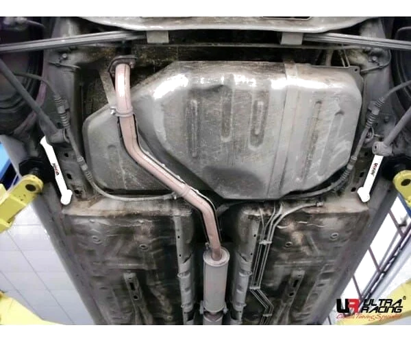 Rozpórka tylna dolna (Rear Lower Bar) (1438P) Ultra Racing Buick Excelle 1.8 2WD 03-16