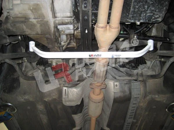 Rozpórka przednia dolna (Front Lower Tiebar) Ultra Racing Honda Accord 94-97 2D