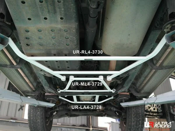 Rozpórka tylna dolna (Rear Lower Bar) (3730) Ultra Racing Toyota Hilux Surf (N180) 3.0D 4WD 95-02