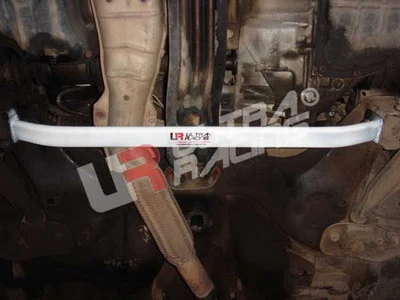Rozpórka przednia dolna (Front Lower Tiebar) Ultra Racing Nissan Sunny 95-99 B14