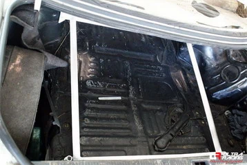 Rozpórka tylna górna (Rear Upper Strut Bar) Ultra Racing Toyota Mark II 88-92 2.5T