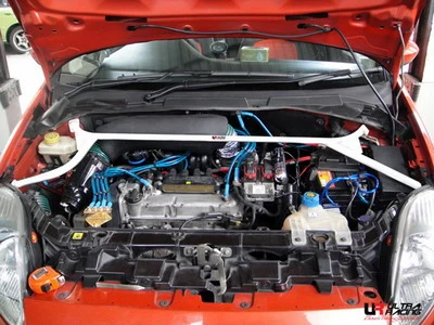 Rozpórka przednia (Front Upper Strut Bar)Ultra Racing Fiat Grande Punto 8V 1.4 06+
