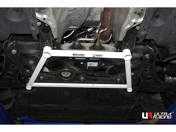 Rozpórka przednia dolna (Front Lower Brace) 2686 Ultra Racing VW Golf 7 2.0TDI