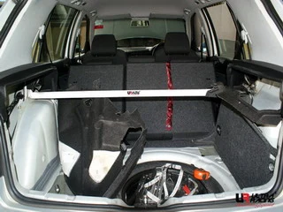 Rozpórka tylna górna (Rear Upper Strut Bar) 1270 Ultra Racing VW Golf 4 97-06