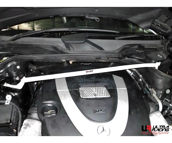 Rozpórka przednia (Front Upper Strut Bar)Ultra Racing Mercedes ML 3.5 W164 RHD 05-11