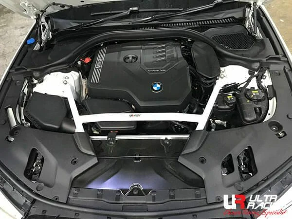 Rozpórka przednia (Front Upper Strut Bar)(4046) Ultra Racing BMW 7 (730i) 2.0T 2WD 16-19/BMW 5 520D/530E/530I 2.0T 17+