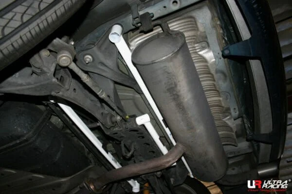 Rozpórka tylna dolna (Rear Lower Bar) (2470) Ultra Racing Scion TC (AT10) 2.4 2WD 05-10
