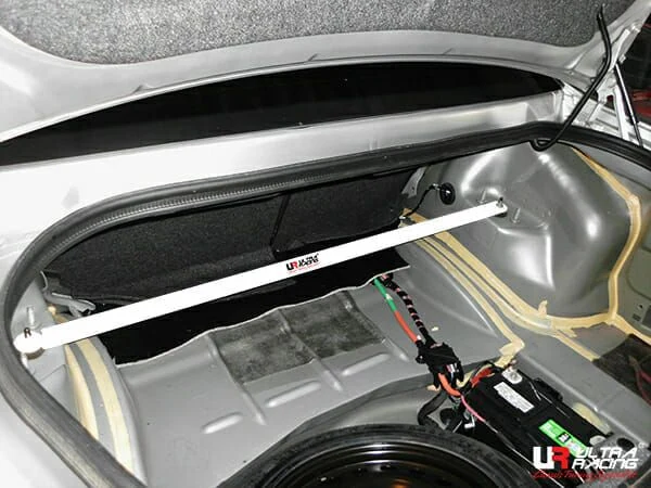 Rozpórka tylna górna (Rear Upper Strut Bar) (2419) Ultra Racing Dodge Charger 3.6 V6 11+/Charger-SRT 8 6.1 06-10/Challenger 5.7 11+ 2WD