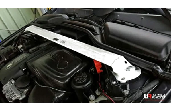Rozpórka przednia (Front Upper Strut Bar)(3002) Ultra Racing BMW 5 E60 (535i) 3.5TT 2WD 07-10