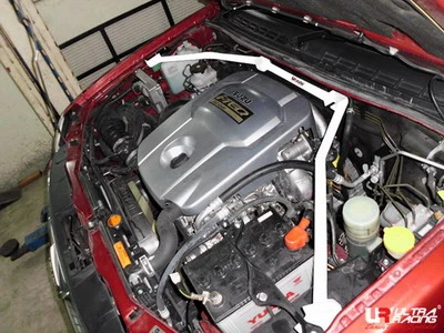 Rozpórka przednia (Front Upper Strut Bar)Ultra Racing Isuzu D-Max 3.0D 02+