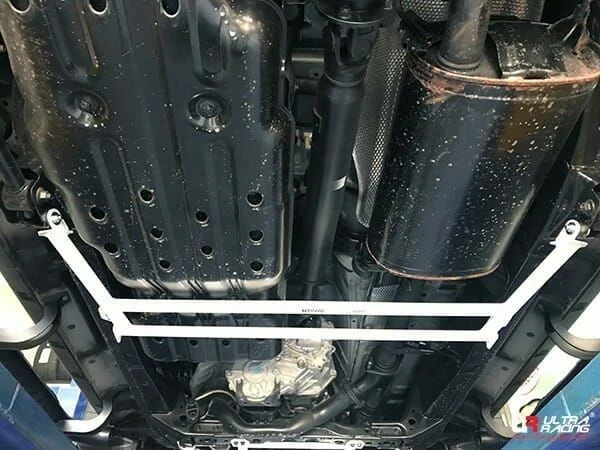 Rozpórka tylna dolna (Rear Lower Bar) (3633) Ultra Racing Toyota Fj Cruiser (XJ10/GSJ10) 4.0 V6 4WD 10-17