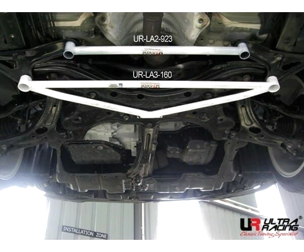 Rozpórka przednia dolna (Front Lower Brace) (160) Ultra Racing Toyota Isis (AM10) 1.8 04-17 2WD/Toyota Wish 1.8/2.0 03-17