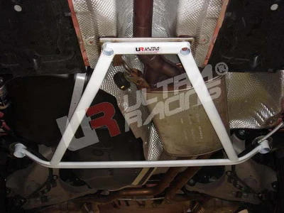 Rozpórka tylna dolna (Rear Lower Brace) Ultra Racing Audi A4 04-07 FSI