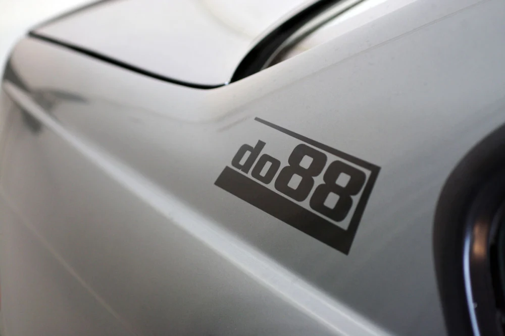 do88 naklejka czarna 180x67mm