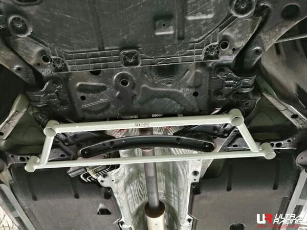 Rozpórka przednia dolna (Front Lower Brace) (3954) Ultra Racing Volvo V40 T4 1.6 12-16/T5 2.0 16-19 2WD/4WD