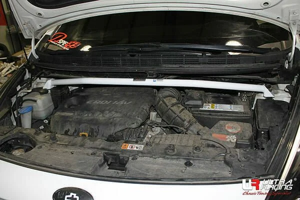 Rozpórka przednia (Front Upper Strut Bar)(3016) Ultra Racing Kia Carens (RP) 1.7D 2WD 13+