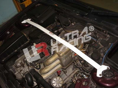 Rozpórka przednia (Front Upper Strut Bar)Ultra Racing BMW 7-Series E32