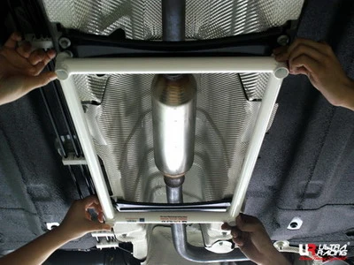 Rozpórka środkowa dolna (Mid Lower H-Brace) 949 Ultra Racing Mazda 3 BL 09+