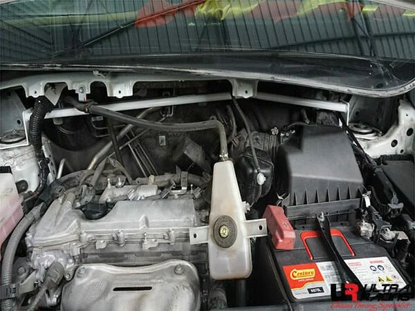 Rozpórka przednia (Front Upper Strut Bar)Ultra Racing Toyota Alphard AH30