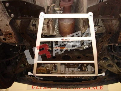 Rozpórka przednia (Front H-Brace) Ultra Racing Mini Cooper (S) R53/R55 1.6 01+