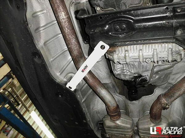 Rozpórka środkowa (Mid Lower Brace) (2098) Ultra Racing Mercedes X164 GL 450 4.5 4WD 06-12