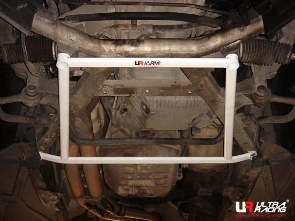 Rozpórka przednia dolna (Front Lower Brace) Ultra Racing BMW 5-Series E39