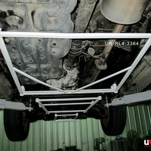 Rozpórka tylna dolna (Rear Lower Bar) (3364) Ultra Racing Toyota Fortuner (AN150) 2.4D/2.7/2.8D 4WD 15+