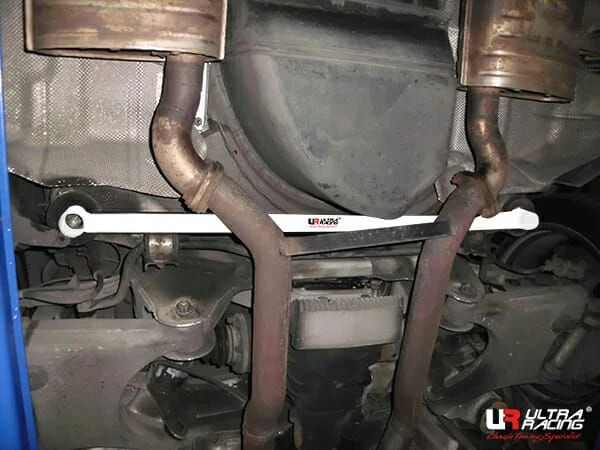 Rozpórka tylna dolna (Rear Lower Bar) 3065 Ultra Racing BMW E39 M5