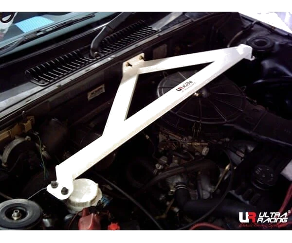 Rozpórka przednia (Front Upper Strut Bar)(62) Ultra Racing Mitsubishi Champ 1.5 Sedan MT 83-88/Proton Iswara 1.3/1.5 92-03/Saga 1.3/1.5 85-08 2WD