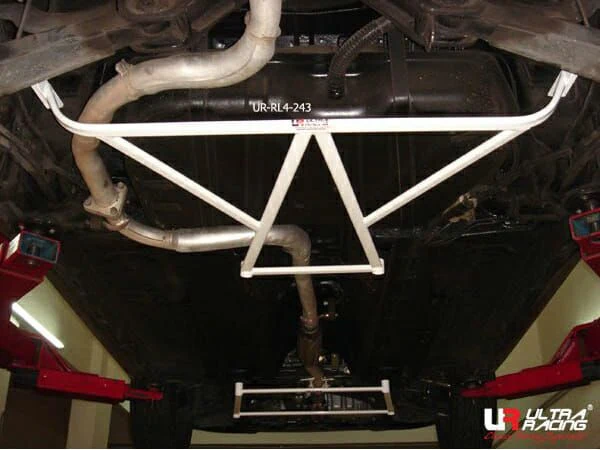 Rozpórka tylna dolna (Rear Lower Bar) (243) Ultra Racing Proton Satria Neo (BS) 1.3/1.6 2WD 06-15