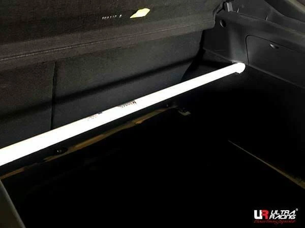 Rozpórka tylna górna (Rear Upper Strut Bar) Ultra Racing Renault Megane III RS