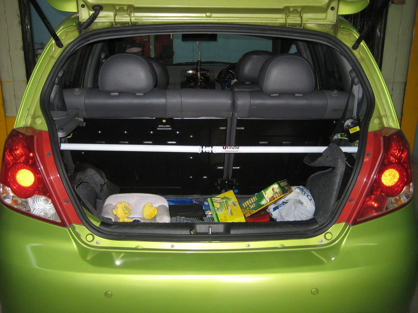 Rozpórka tylna górna (Rear Upper Strut Bar) Ultra Racing Chevrolet Aveo 4D 1.4 11+