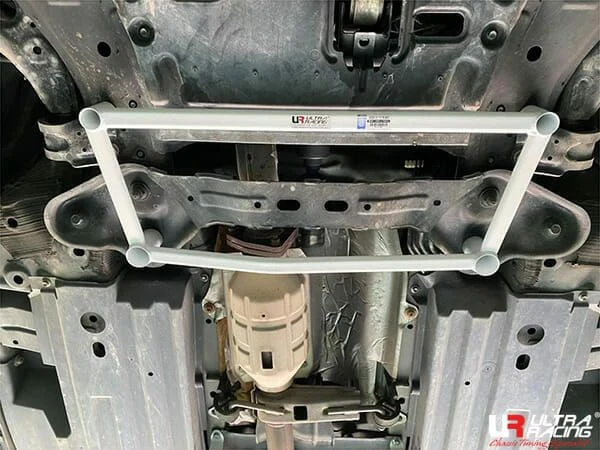 Rozpórka przednia dolna (Front Lower Brace) (2850) Ultra Racing Mazda CX-7 2.3 4WD 06-12
