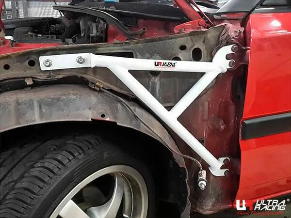 Rozpórka przedniego kielicha (Fender Brace) Ultra Racing Mazda 323F 1.6l 89-94 (2WD) (Caburetor)