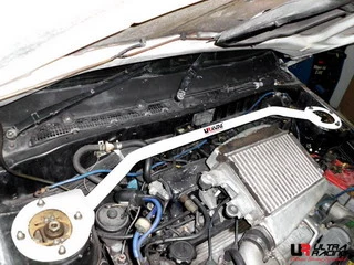 Rozpórka przednia (Front Upper Strut Bar)Ultra Racing Toyota Starlet EP70