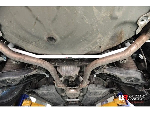 Rozpórka tylna dolna (Rear Lower Member Brace) Ultra Racing Hyundai Genesis Sedan 12+